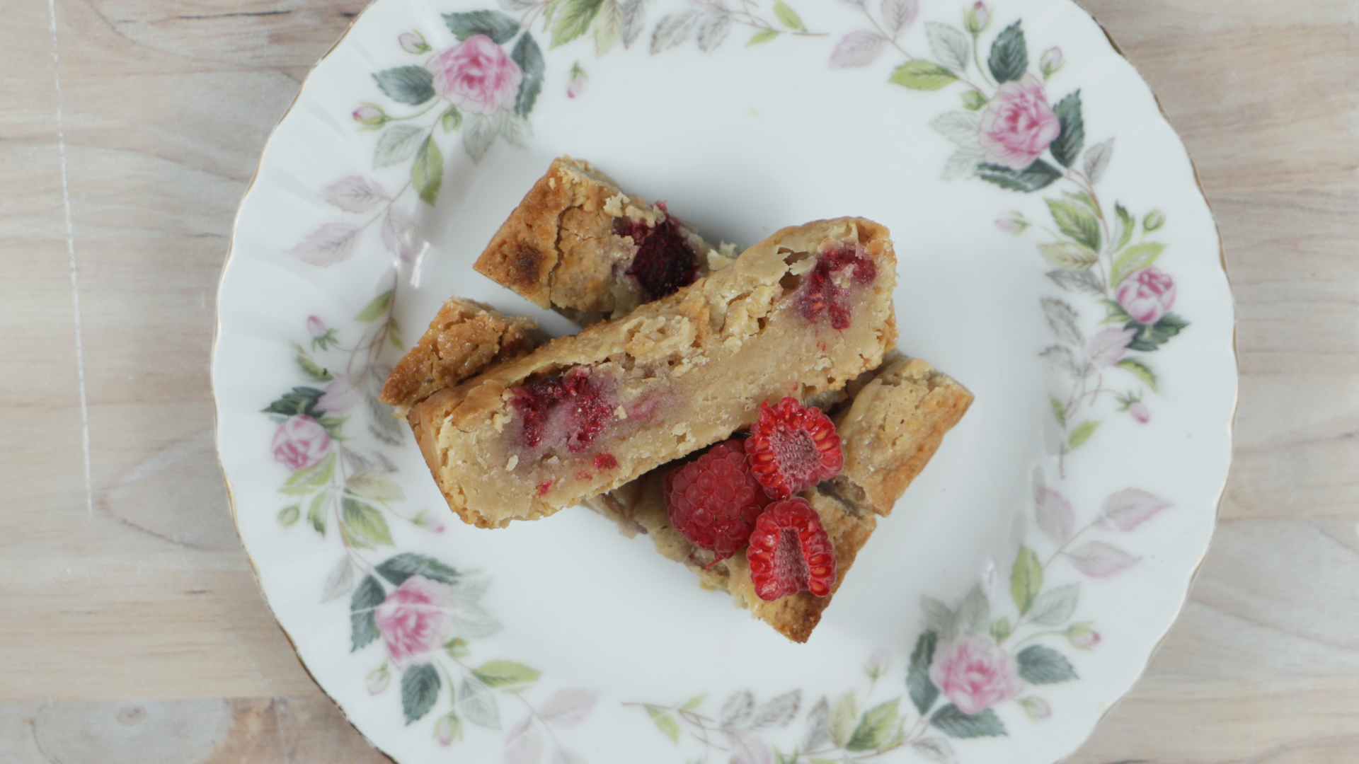 keto-raspberry-toffee-loaf