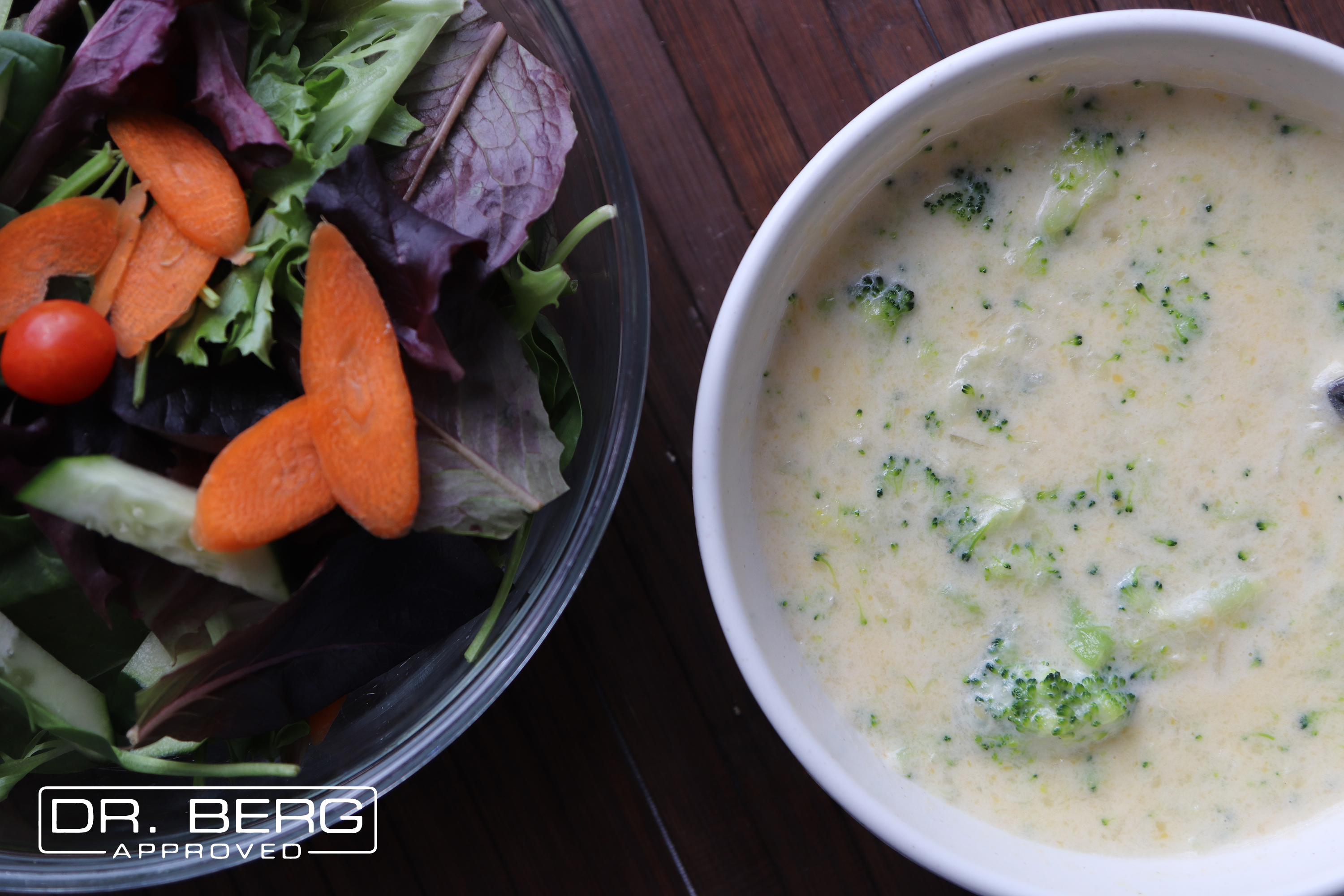 ketogenic-broccoli-cheddar-soup