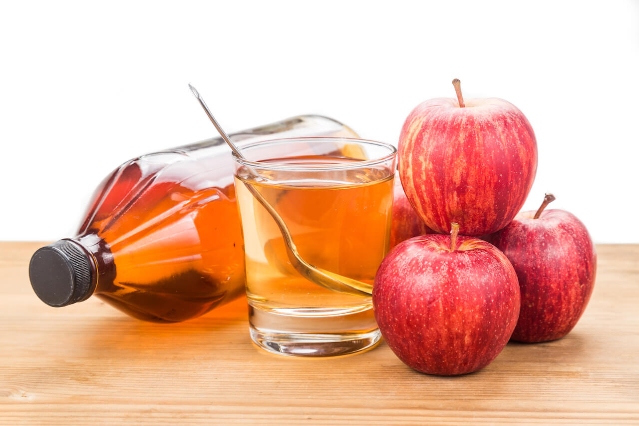 Apples and a cup of apple cider vinegar |10 Tums Side Effects