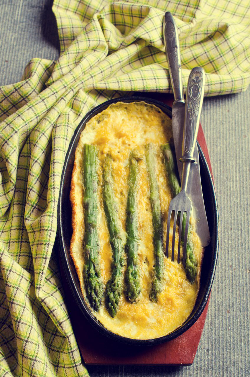 Egg frittata with asparagus spears baked in a cast iron skillet