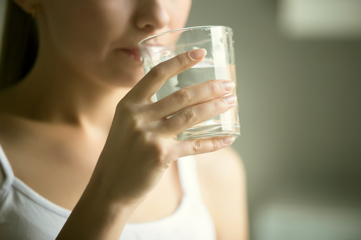 Female drinking from a glass of water | Stuck with the Ketogenic Diet Flu? Try These Useful Remedies!
