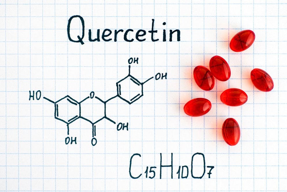 Quercetin supplement molecular structure and formula, supplement science.