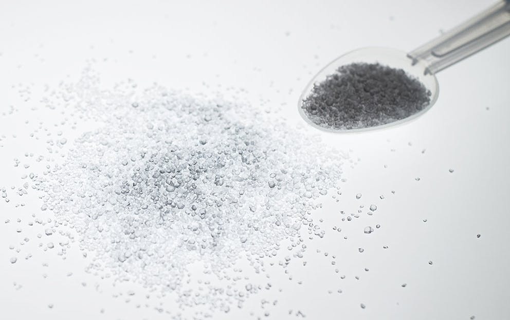 a picture of a spoonful of erythritol