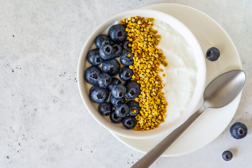 Greek yogurt bee pollen blueberries