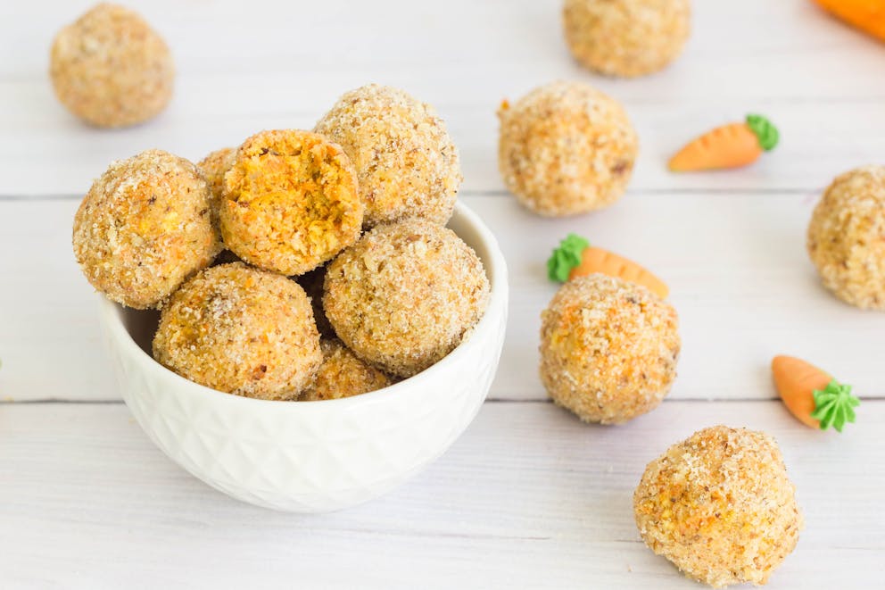 Carrot cake energy balls