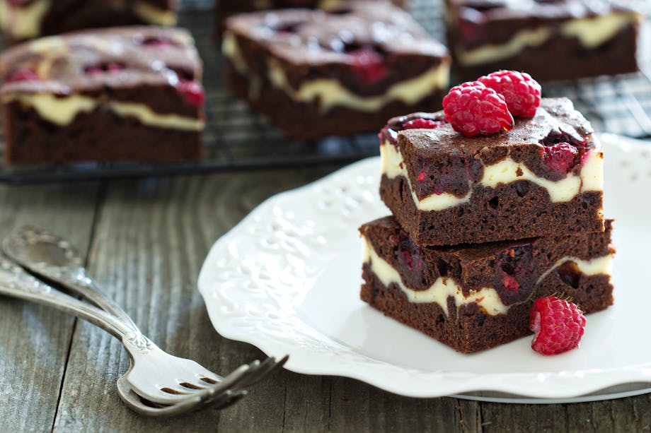 Cheesecake brownies with raspberries