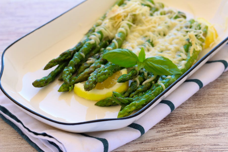 Cheesy garlic asparagus