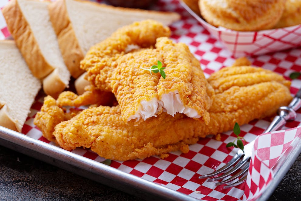 Fried fish with bread