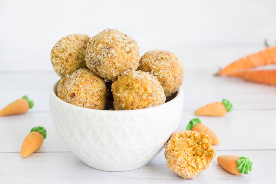 Keto carrot cake energy balls