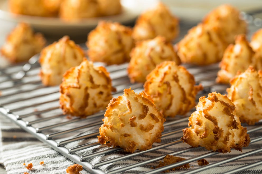 Baked coconut macaroons