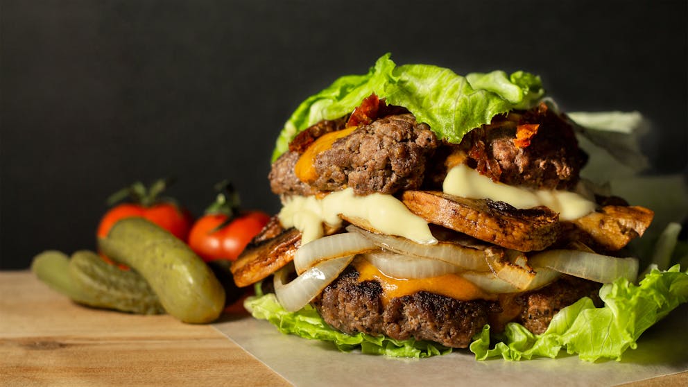 Lettuce-wrapped cheeseburger