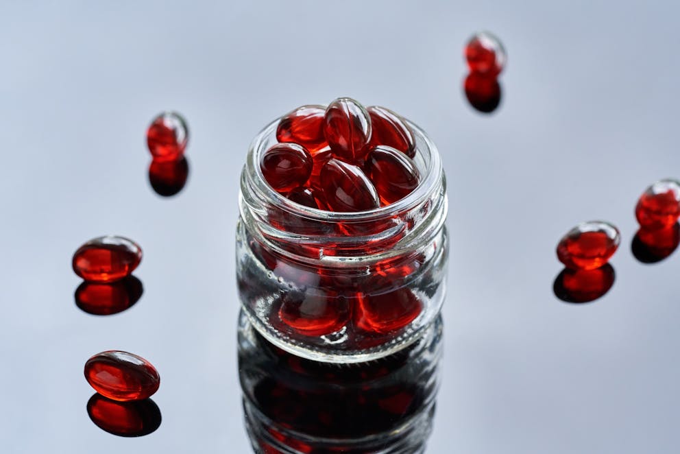 Red krill oil pills