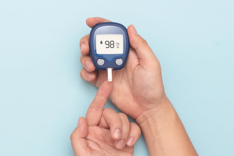 Glucometer reading healthy blood sugar