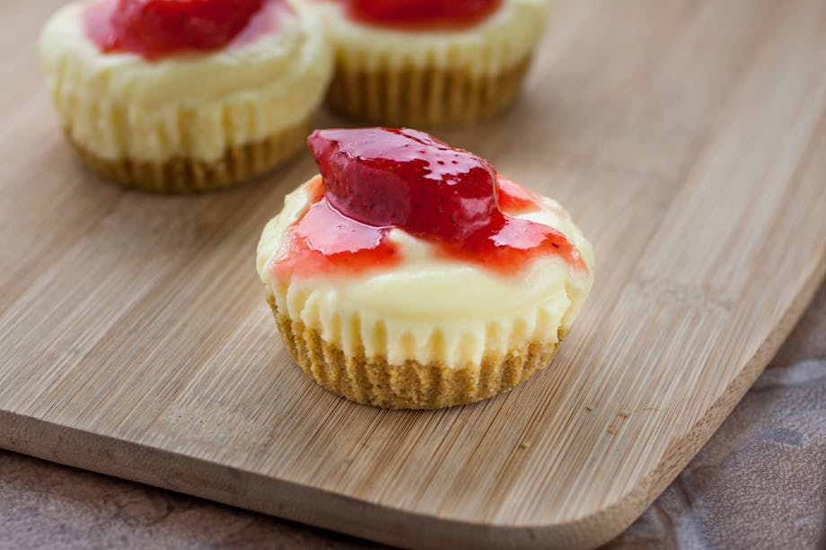 Mini strawberry cheesecakes