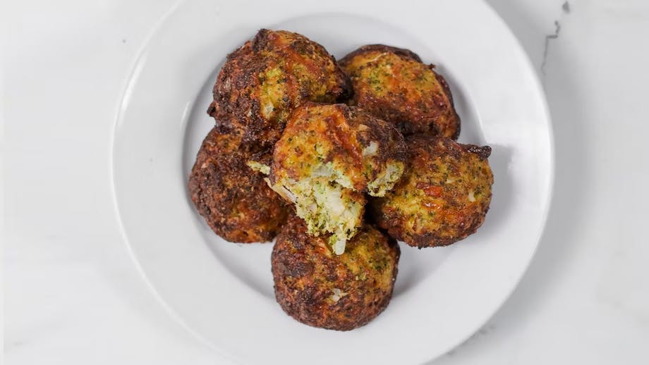 Keto broccoli cheese balls