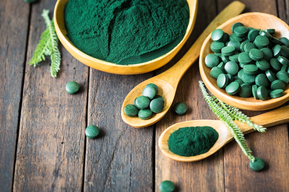 Dried spirulina powder and tablets