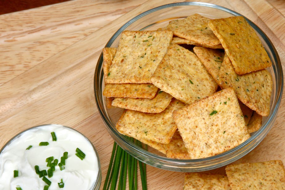 Crackers and sour cream