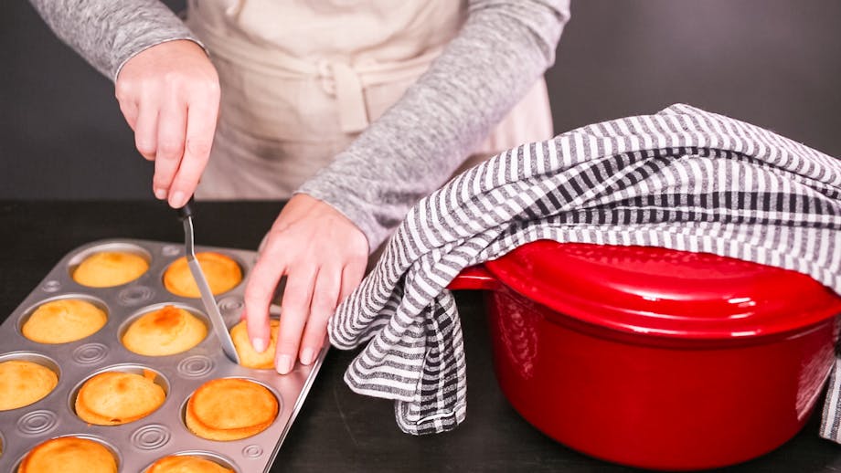 Removing cornbread from muffin pan