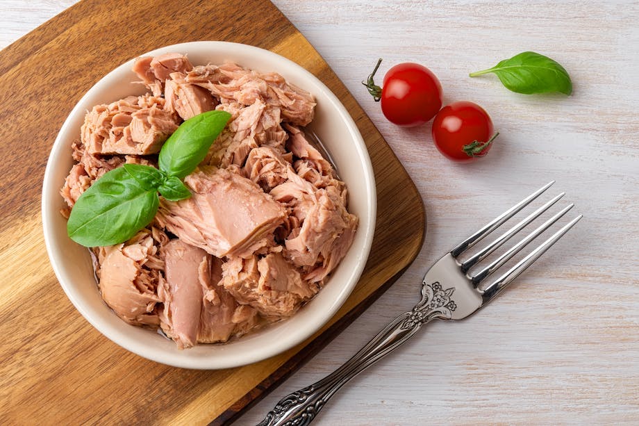 Canned tuna in a bowl