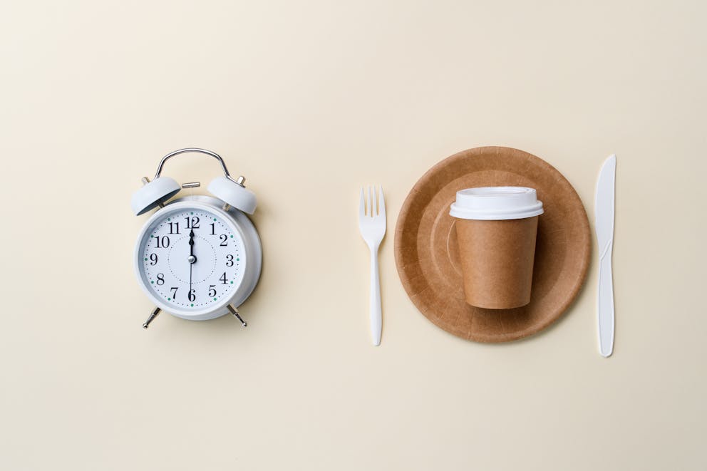 Fasting clock with dinnerware