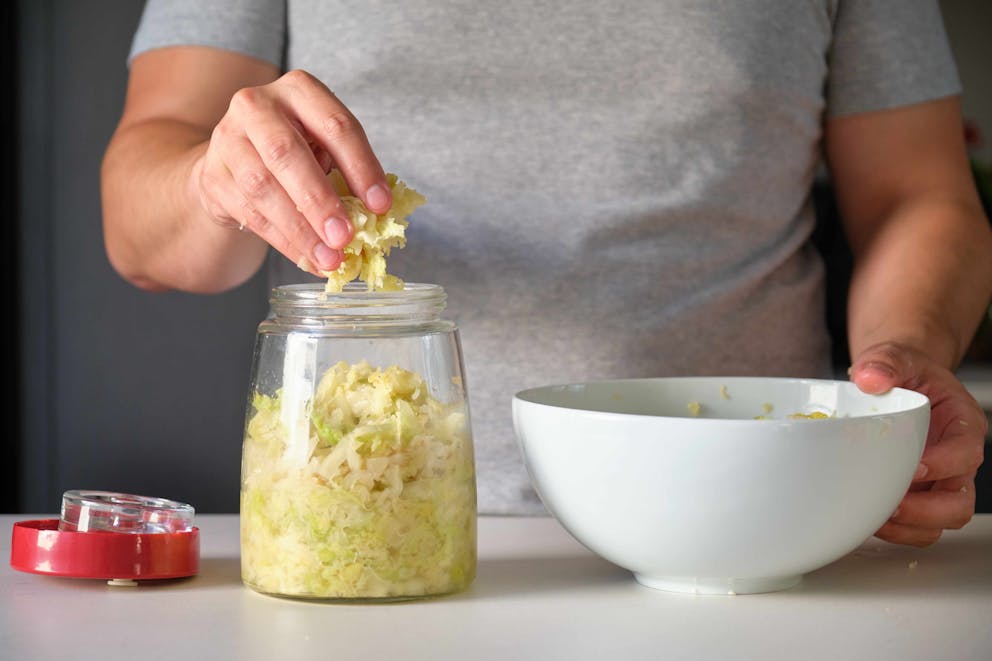 Preparing cabbage for fermentation