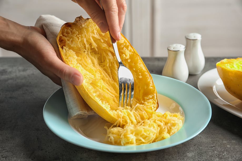 Scraping cooked spaghetti squash